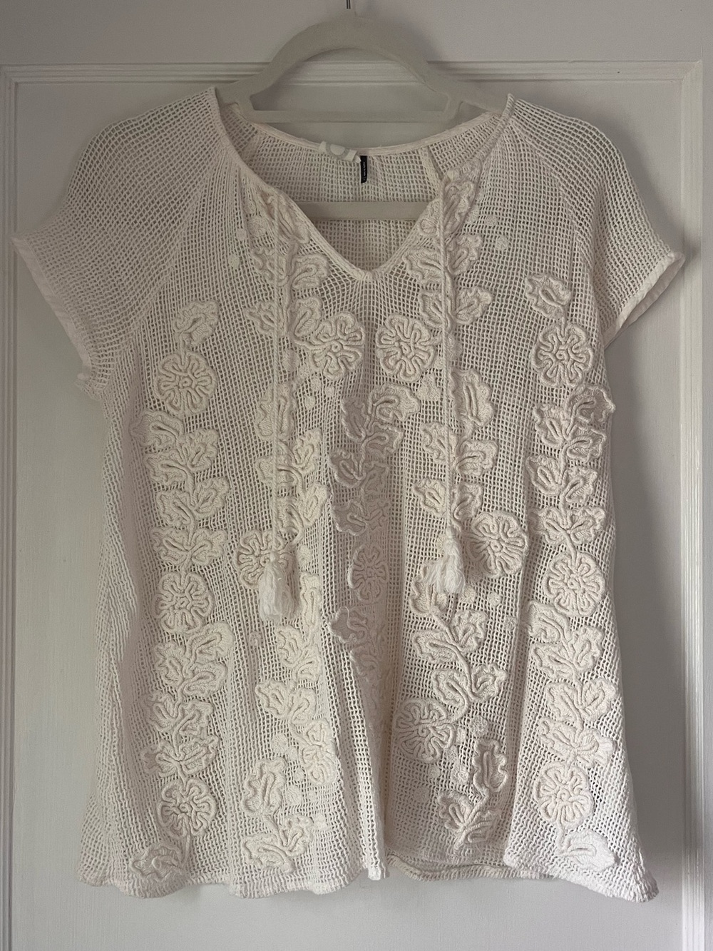 Akemi + Kin White Crochet Embroidered Flower Lace Short-Sleeve Top